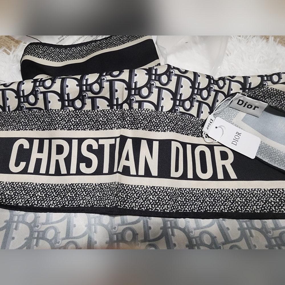 Black and White Monogram Scarf - Picture 8 of 9